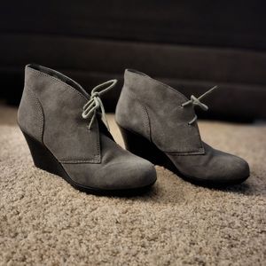 White Mountain Grey suede boots size 8.5M